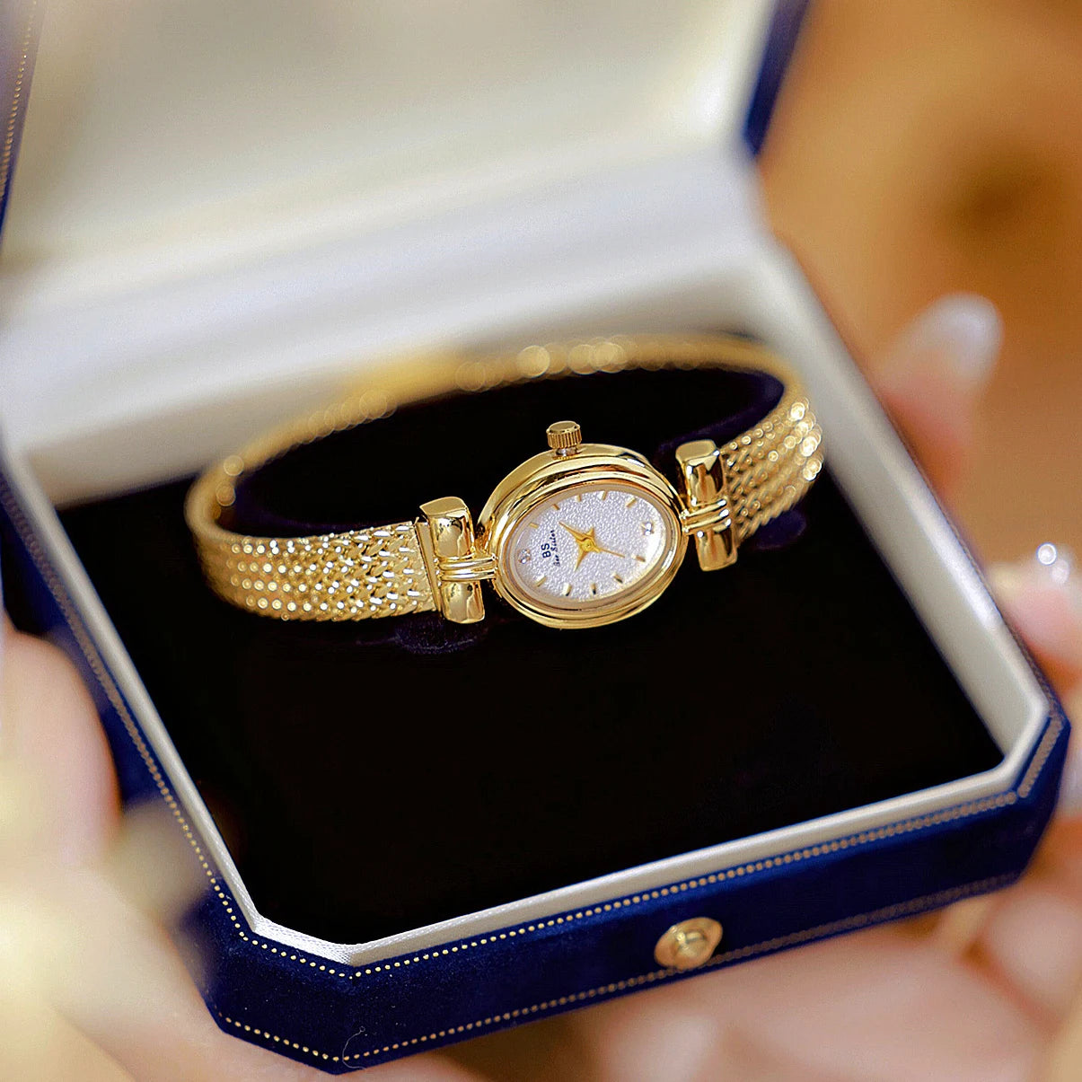 A golden feminine touch that tells the story of your extraordinary elegance