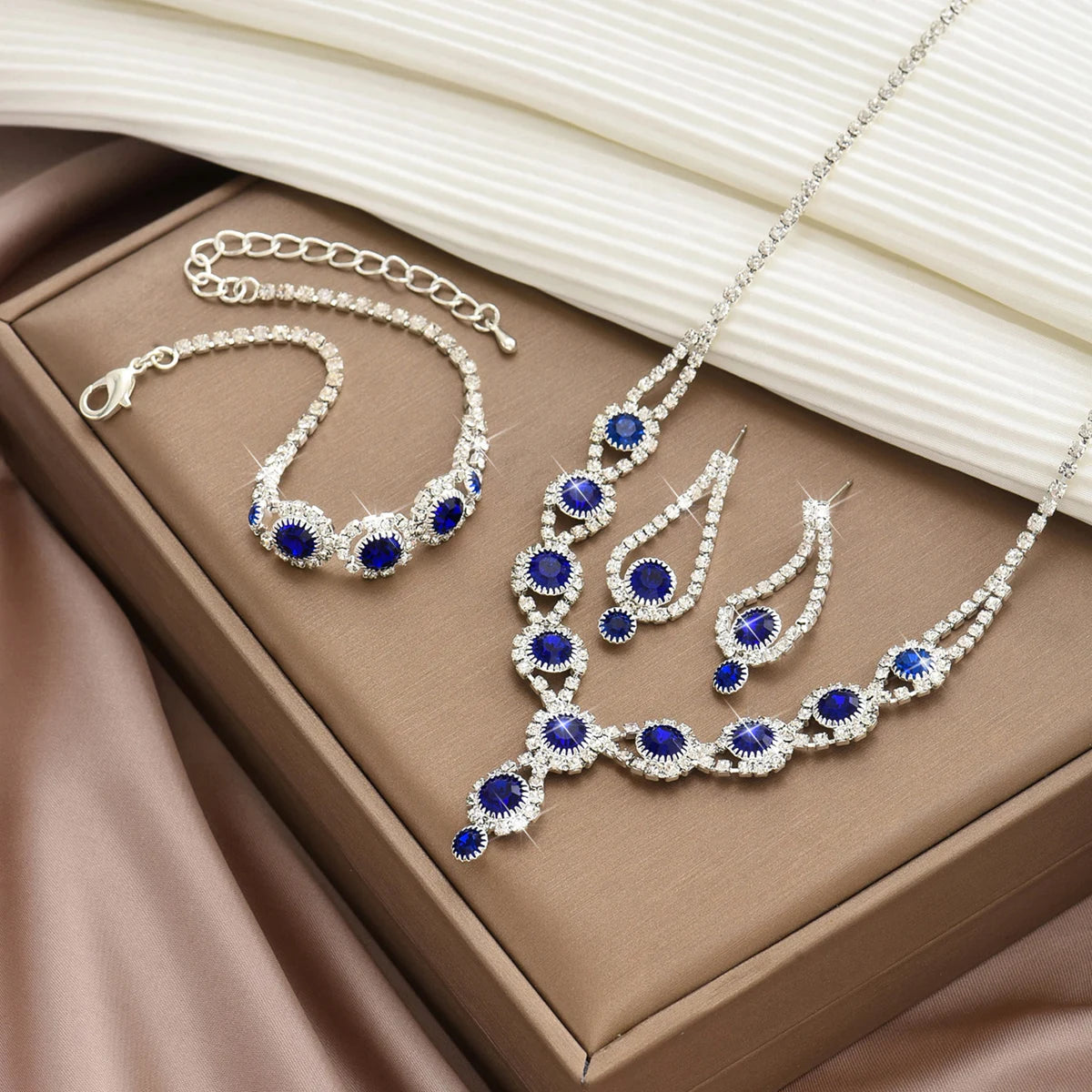 Express your unique femininity with a captivating piece of jewelry from Luna