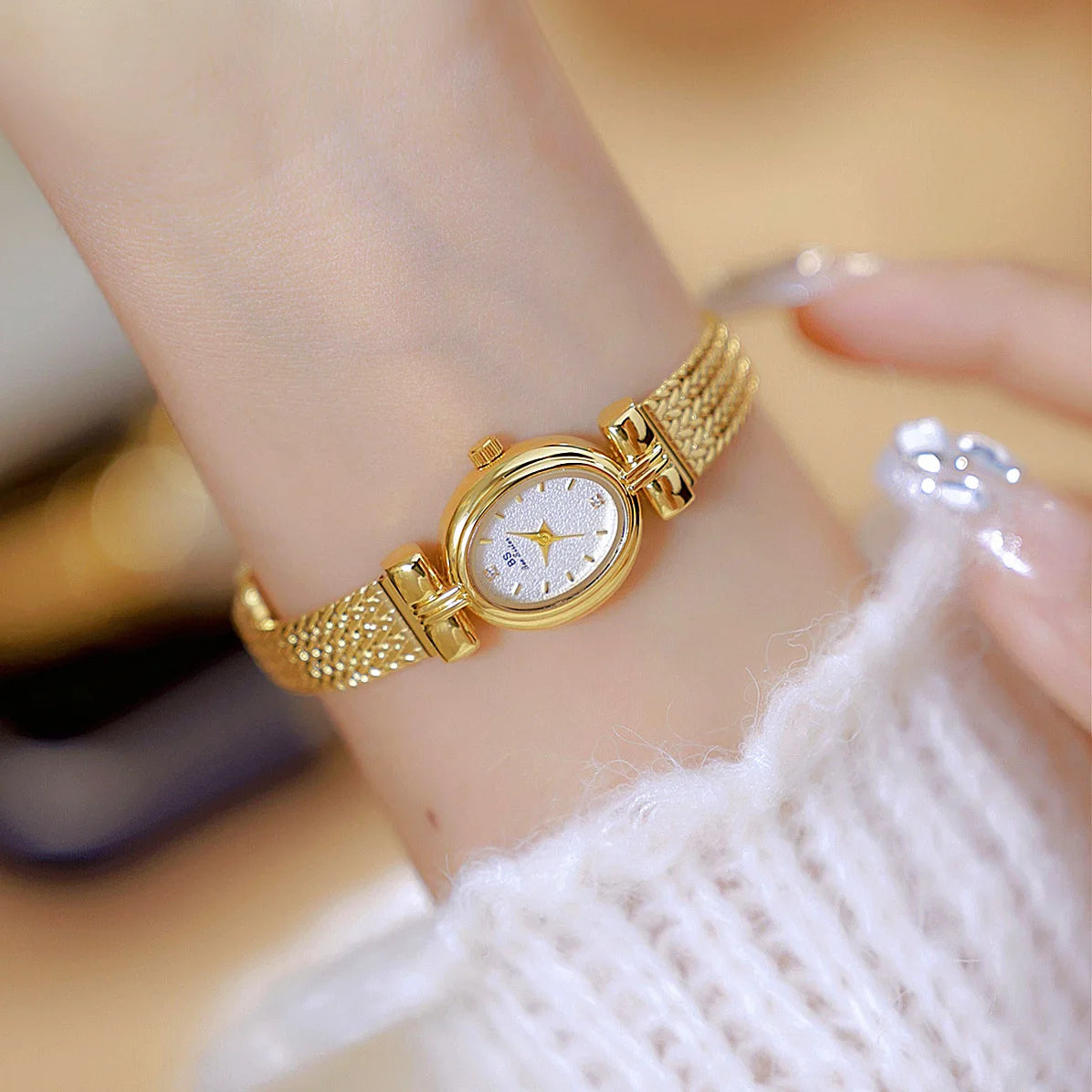 A golden feminine touch that tells the story of your extraordinary elegance