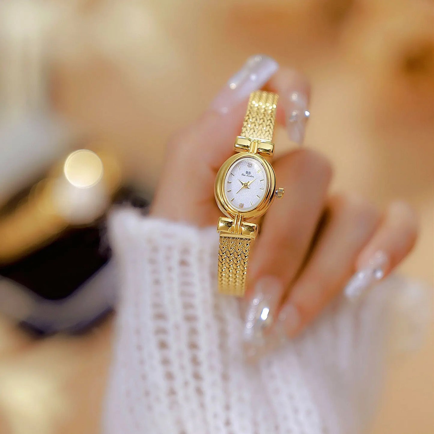 A golden feminine touch that tells the story of your extraordinary elegance