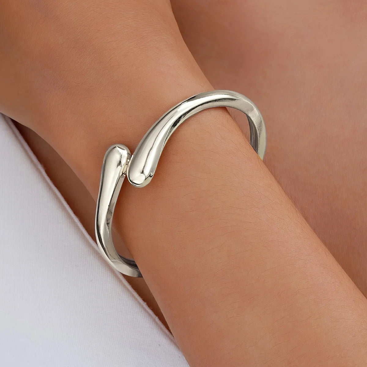 Decorate your neck and wrist with a touch of pure beauty
