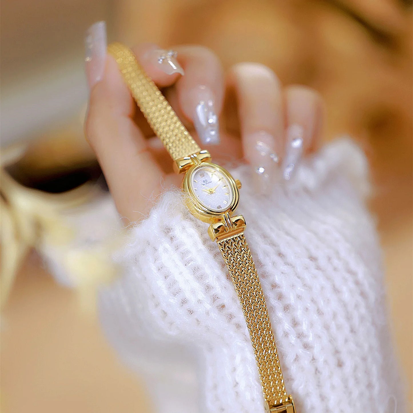 A golden feminine touch that tells the story of your extraordinary elegance