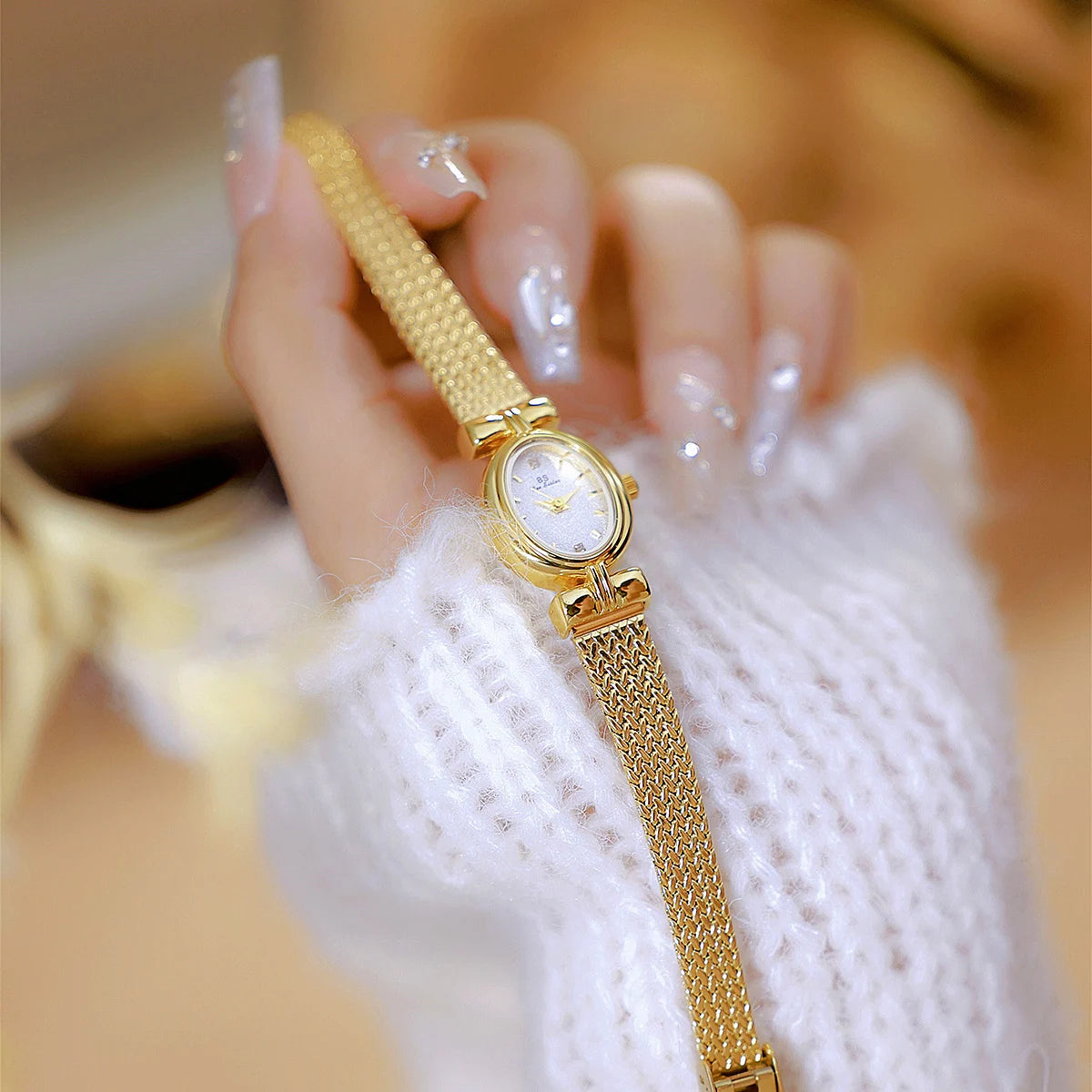 A golden feminine touch that tells the story of your extraordinary elegance