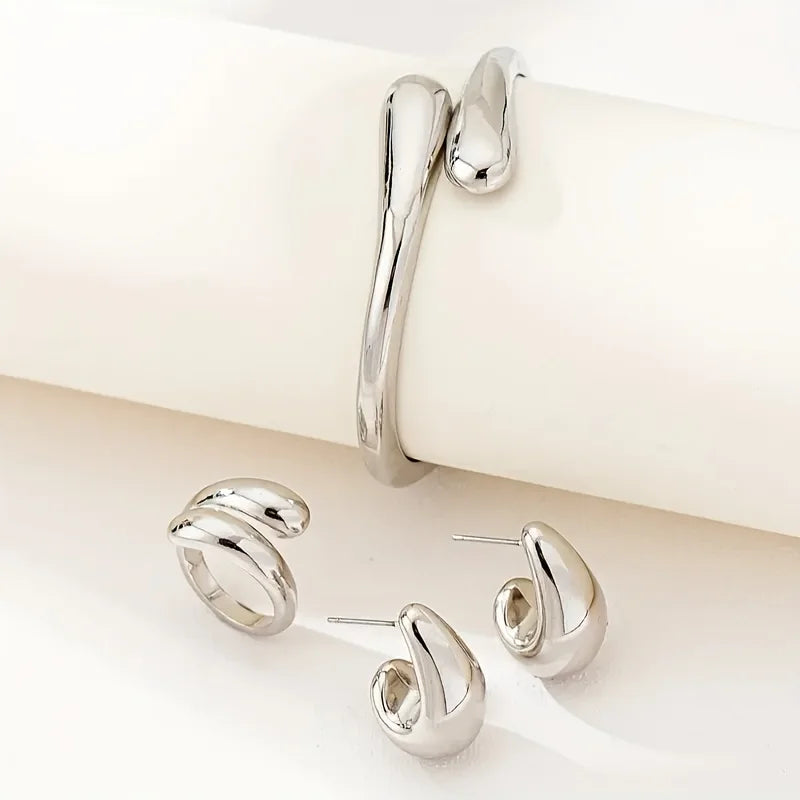 Decorate your neck and wrist with a touch of pure beauty
