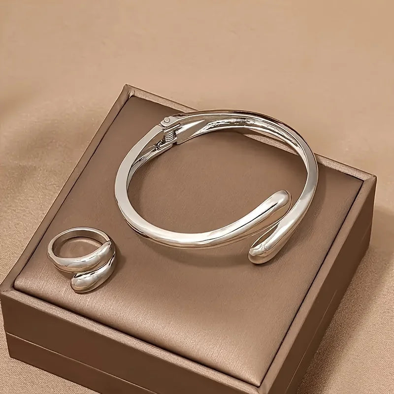 Decorate your neck and wrist with a touch of pure beauty