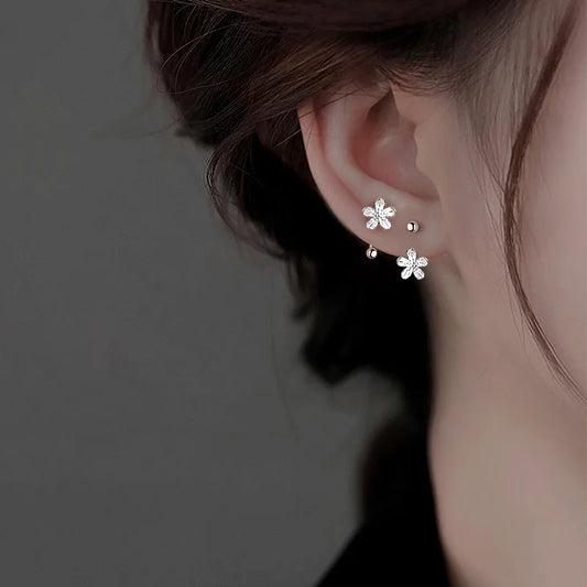 Elegant earrings, telling the story of your quiet femininity.