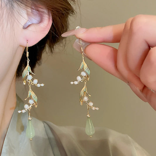 An infinite tenderness that touches your femininity with every look