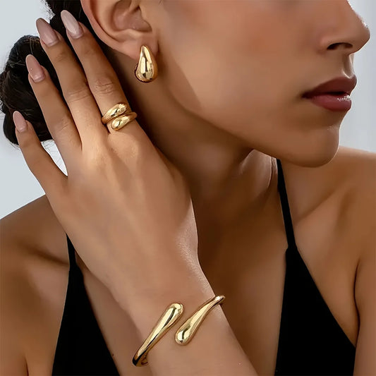 Decorate your neck and wrist with a touch of pure beauty