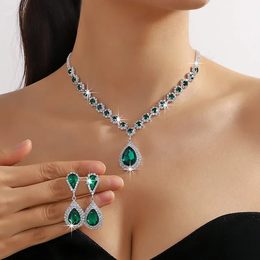 Luna to you... A set that whispers love, illuminating your femininity like a moon in the lover's sky