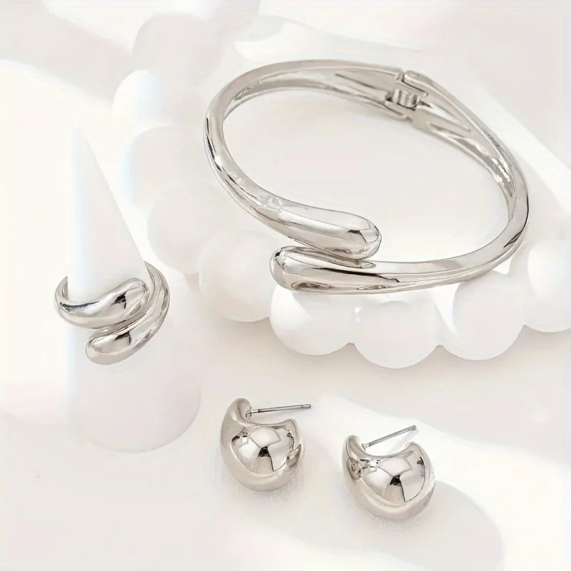 Decorate your neck and wrist with a touch of pure beauty