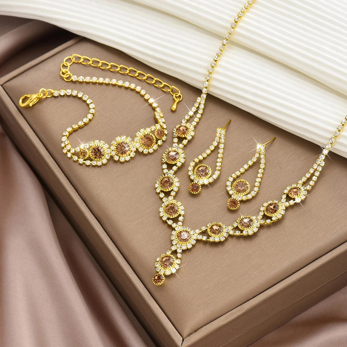 Express your unique femininity with a captivating piece of jewelry from Luna