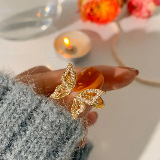 Shine with a tyrannical femininity that embodies the beauty of my hands